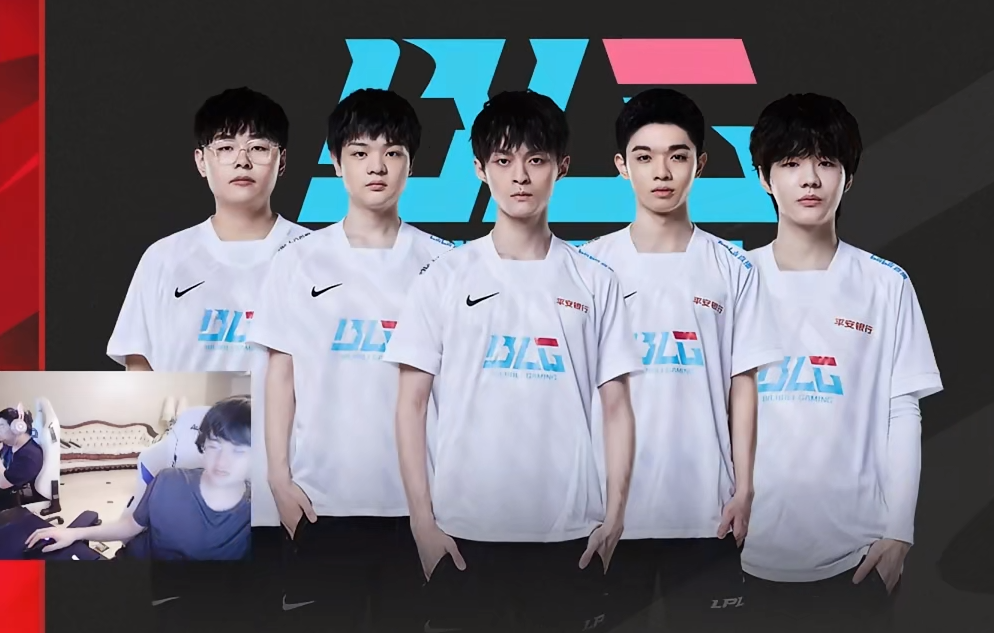 露了后防线 露了后防线