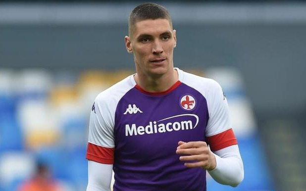 这使得他在 这使得他在